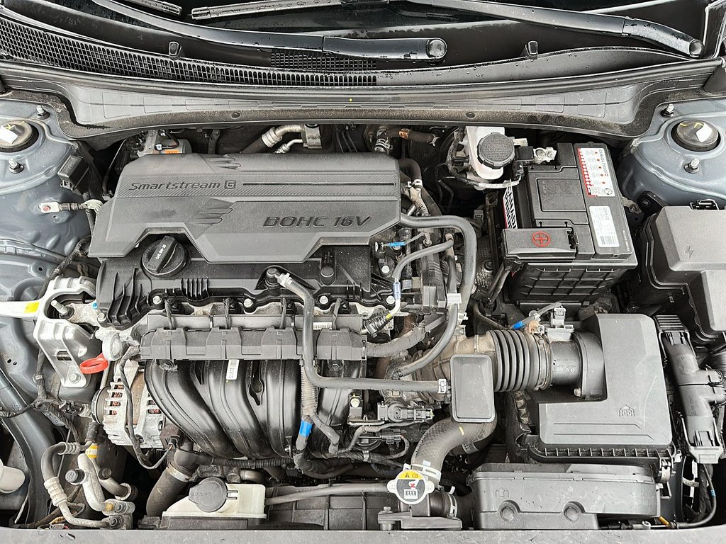2022 Hyundai Elantra Sedan Ultimate IVT in Stratford, Ontario - 7 - w1024h768px