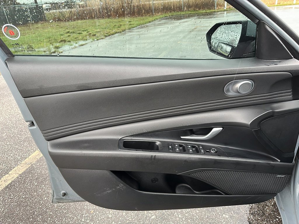 2022 Hyundai Elantra Sedan Ultimate IVT in Stratford, Ontario - 10 - w1024h768px