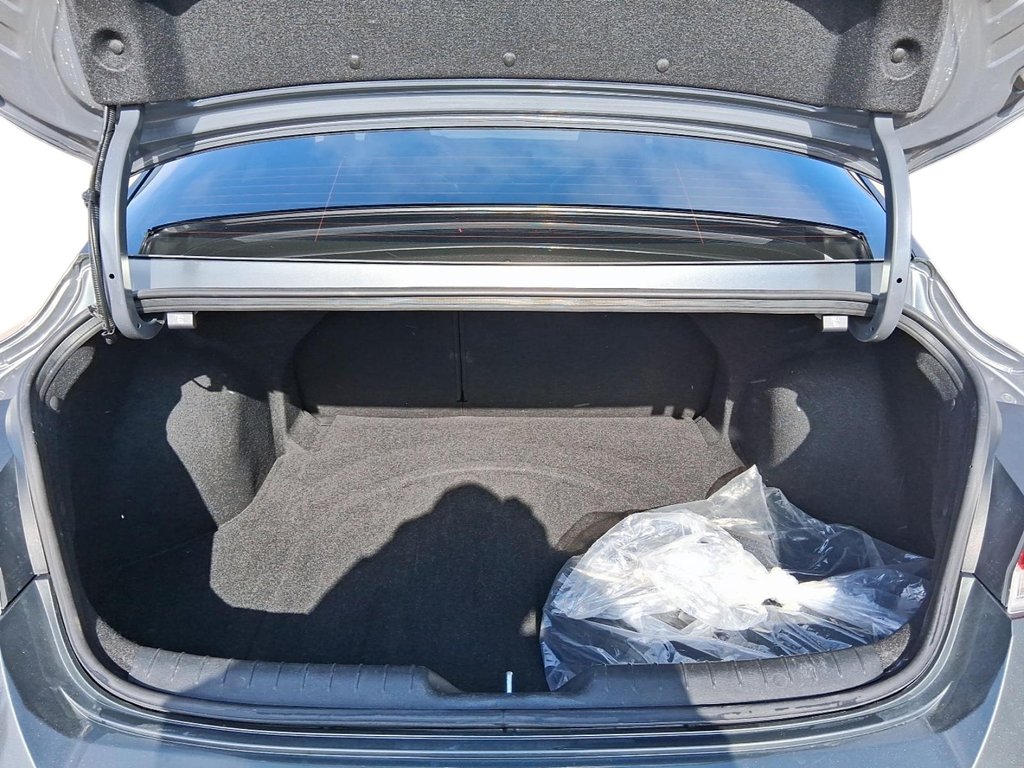 2022 Hyundai Elantra Sedan Ultimate IVT in Stratford, Ontario - 6 - w1024h768px