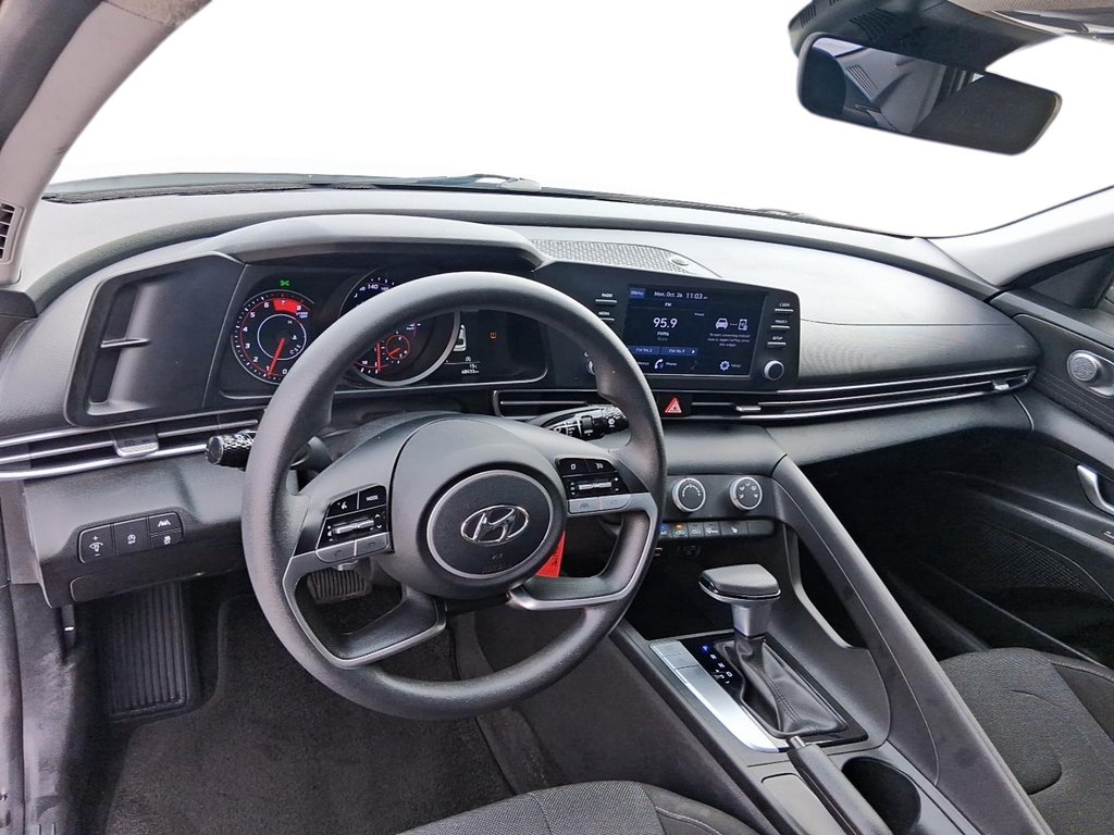 2022 Hyundai Elantra Sedan Essential IVT in Stratford, Ontario - 10 - w1024h768px