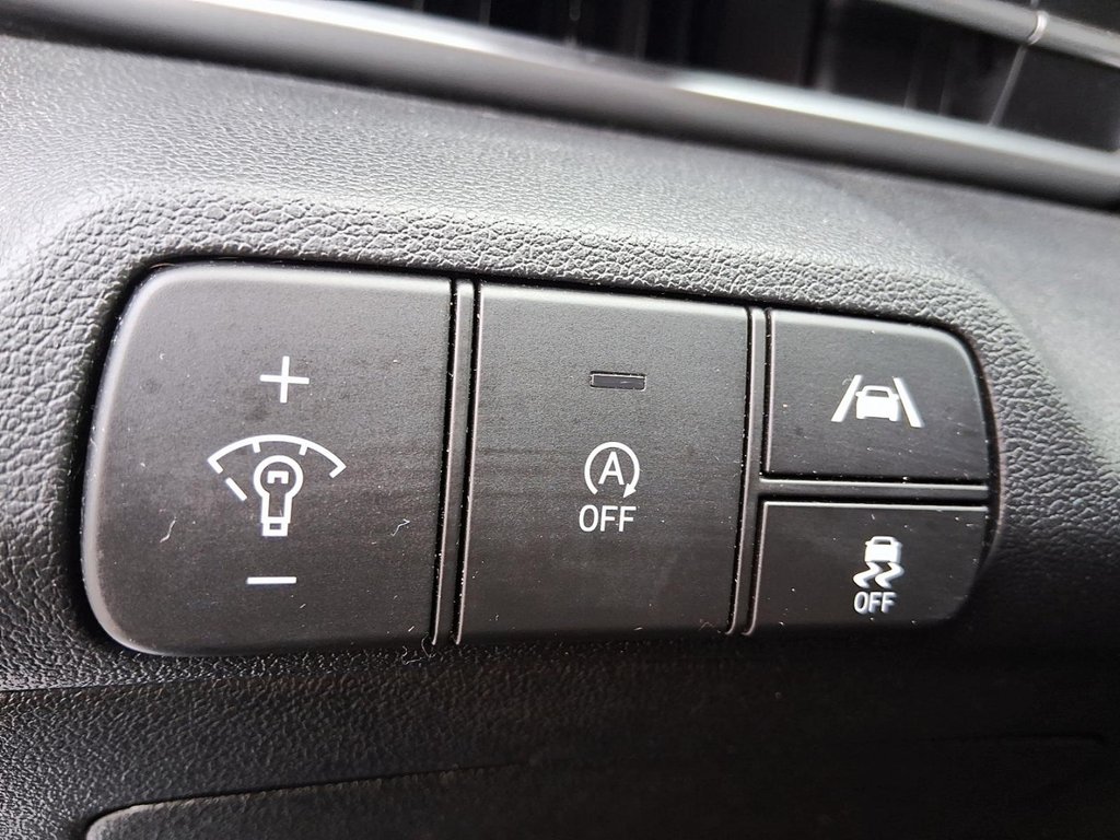 2022 Hyundai Elantra Sedan Essential IVT in Stratford, Ontario - 18 - w1024h768px