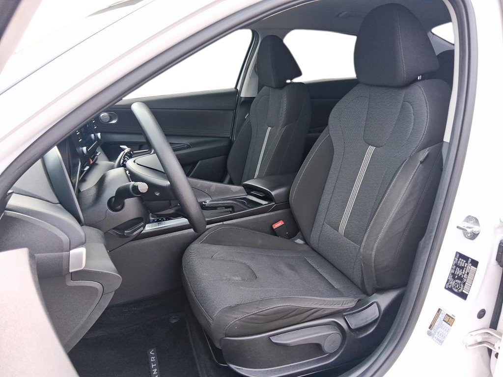 2022 Hyundai Elantra Sedan Essential IVT in Stratford, Ontario - 8 - w1024h768px