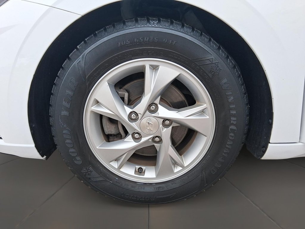 2022 Hyundai Elantra Sedan Essential IVT in Stratford, Ontario - 7 - w1024h768px