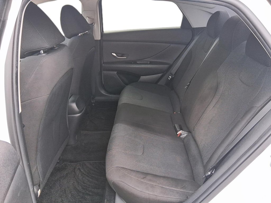 2022 Hyundai Elantra Sedan Essential IVT in Stratford, Ontario - 9 - w1024h768px