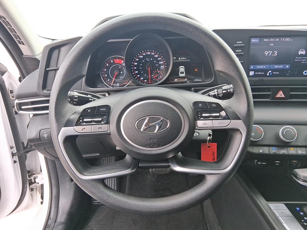 2022 Hyundai Elantra Sedan Essential IVT in Stratford, Ontario - 12 - w1024h768px