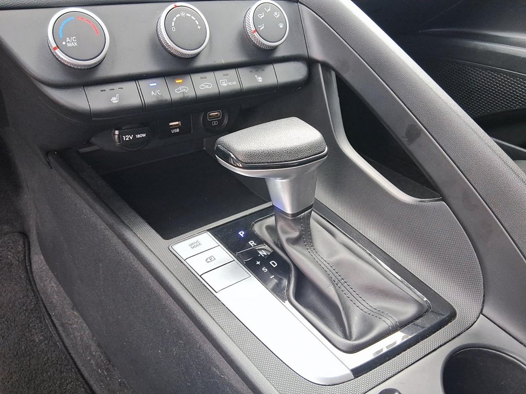 2022 Hyundai Elantra Sedan Essential IVT in Stratford, Ontario - 17 - w1024h768px