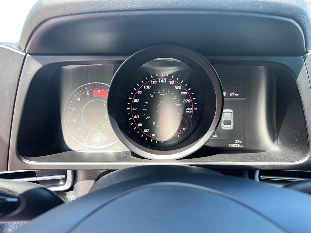 2023 Hyundai Elantra Sedan Preferred IVT in Stratford, Ontario - 12 - w1024h768px