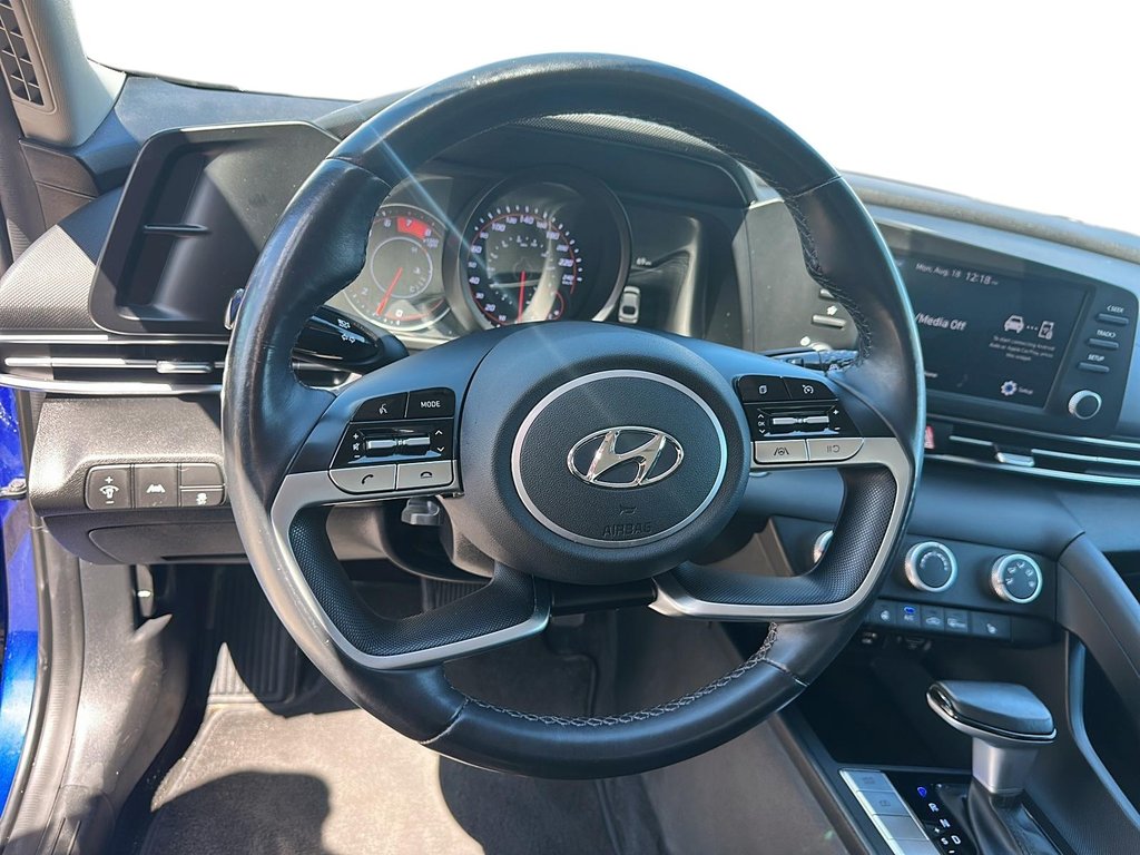 2023 Hyundai Elantra Sedan Preferred IVT in Stratford, Ontario - 10 - w1024h768px