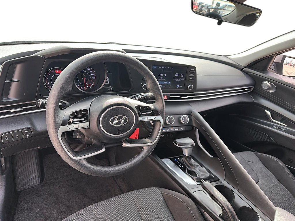 2023 Hyundai Elantra Sedan Essential IVT in Stratford, Ontario - 8 - w1024h768px