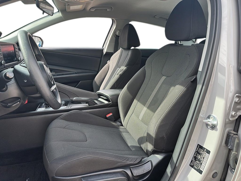 2023 Hyundai Elantra Sedan Essential IVT in Stratford, Ontario - 7 - w1024h768px