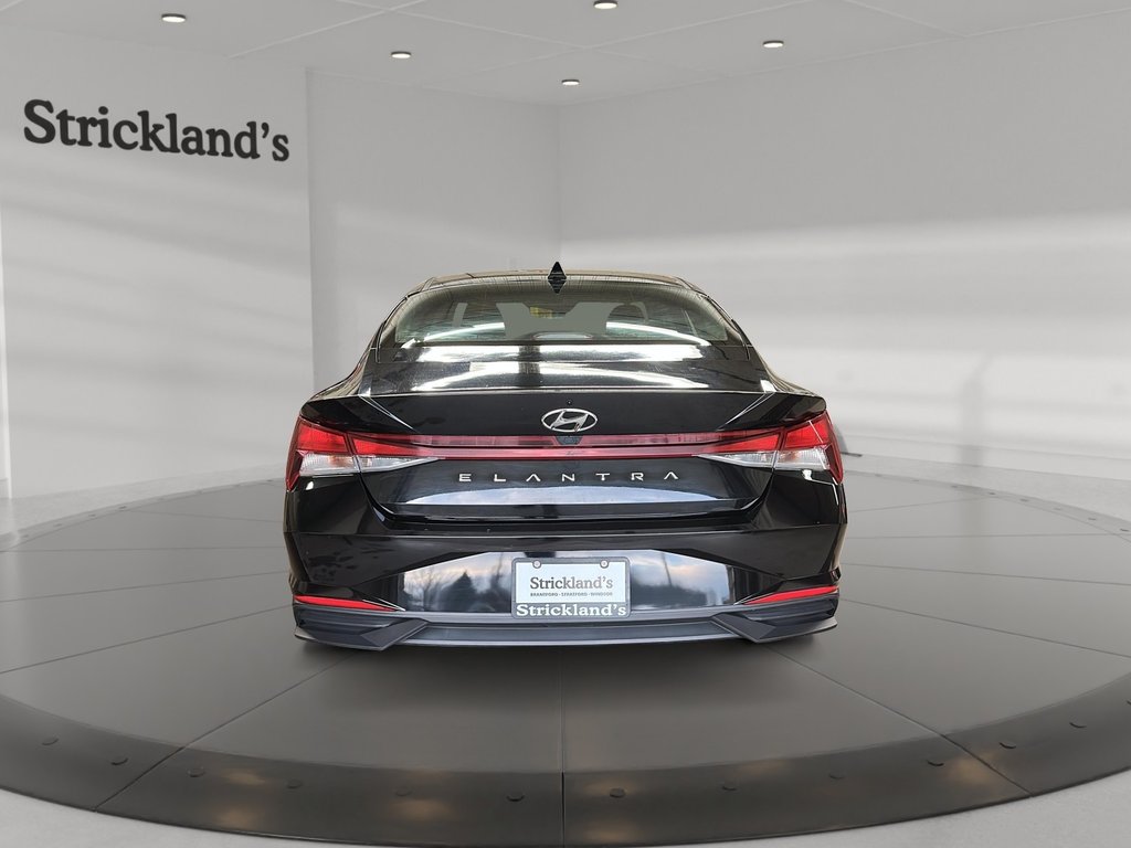2023 Hyundai Elantra Sedan Preferred IVT in Stratford, Ontario - 3 - w1024h768px