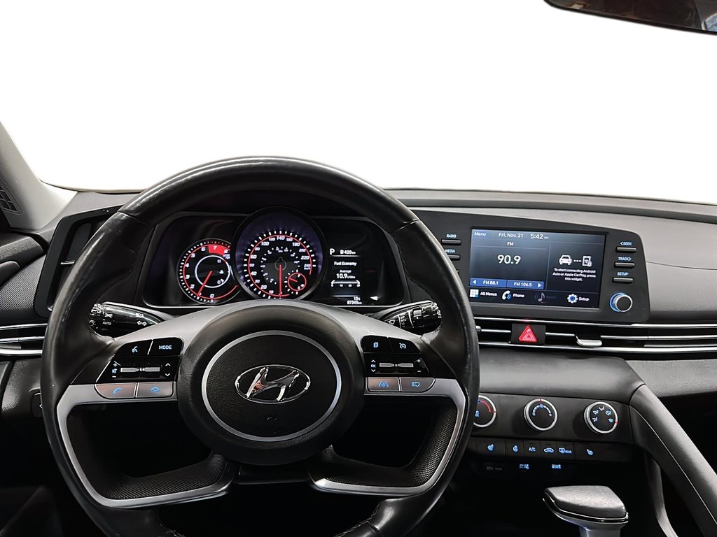 2023 Hyundai Elantra Sedan Preferred IVT in Stratford, Ontario - 13 - w1024h768px