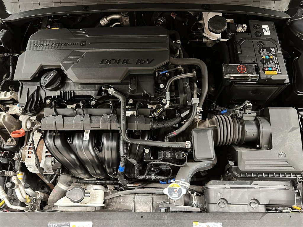 2023 Hyundai Elantra Sedan Preferred IVT in Stratford, Ontario - 7 - w1024h768px