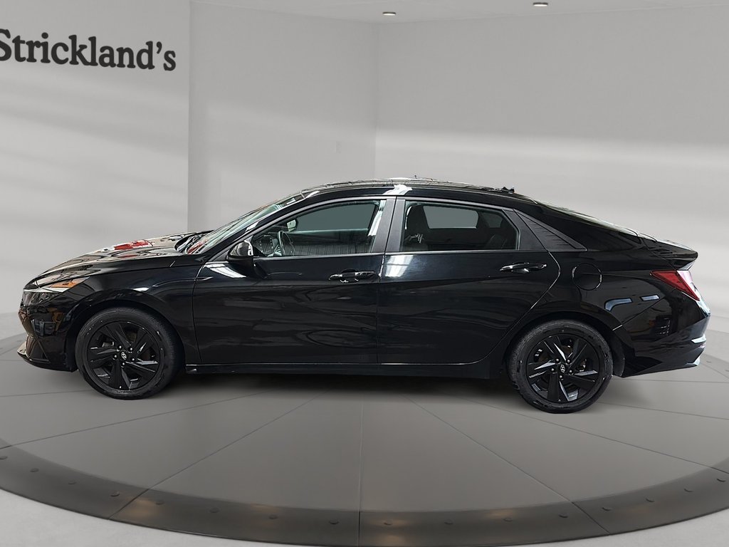 2023 Hyundai Elantra Sedan Preferred IVT in Stratford, Ontario - 5 - w1024h768px