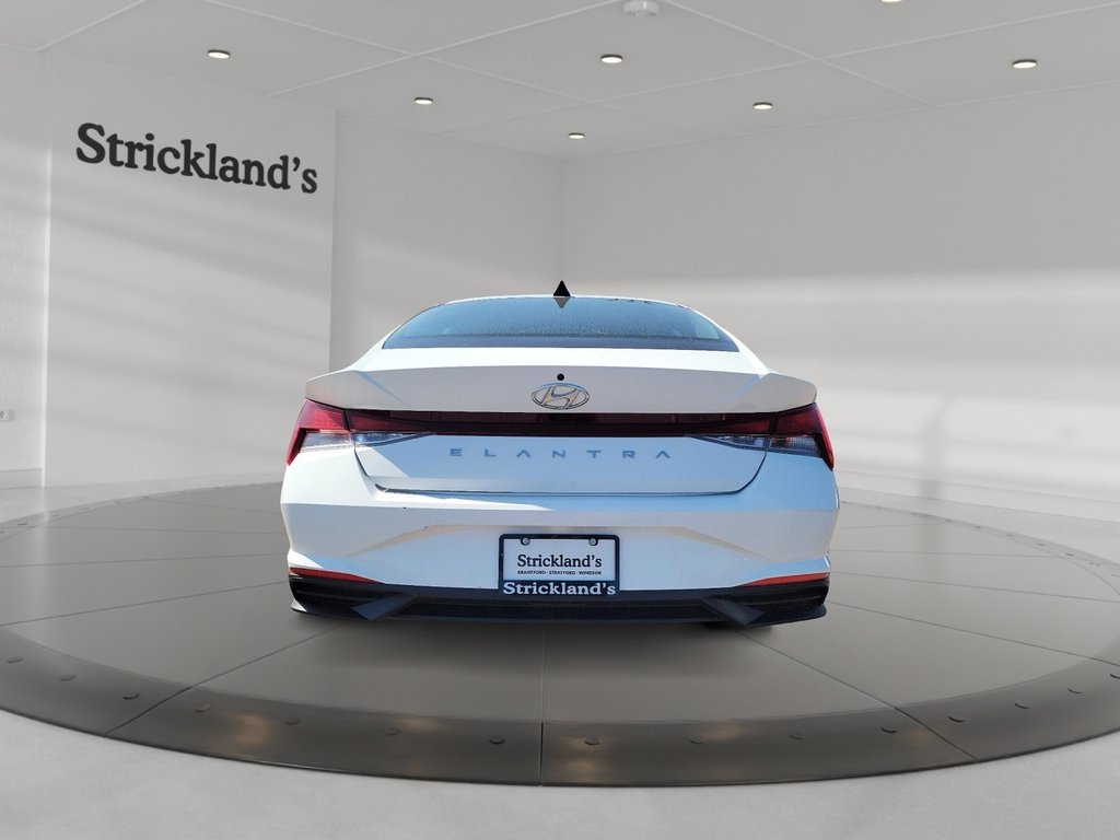 2023 Hyundai Elantra Sedan Preferred IVT in Stratford, Ontario - 3 - w1024h768px