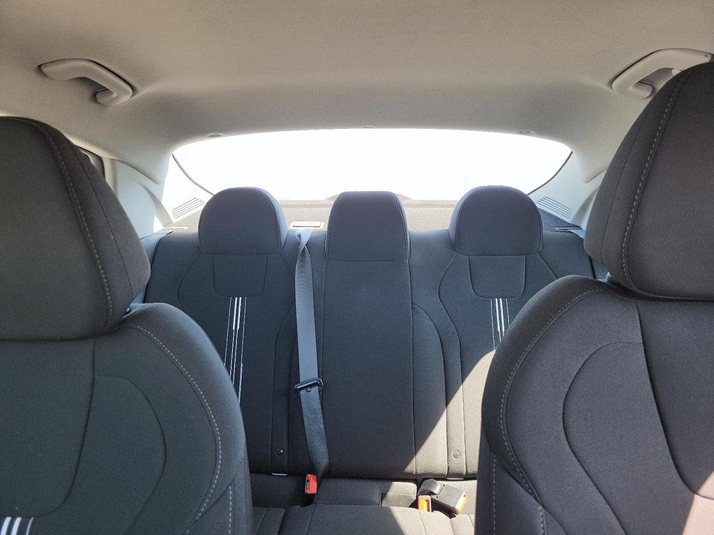 2023 Hyundai Elantra Sedan Preferred IVT in Stratford, Ontario - 15 - w1024h768px