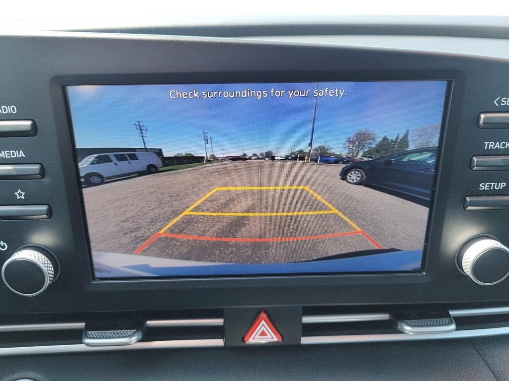 2023 Hyundai Elantra Sedan Preferred IVT in Stratford, Ontario - 16 - w1024h768px