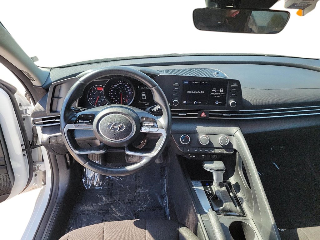 2023 Hyundai Elantra Sedan Preferred IVT in Stratford, Ontario - 9 - w1024h768px