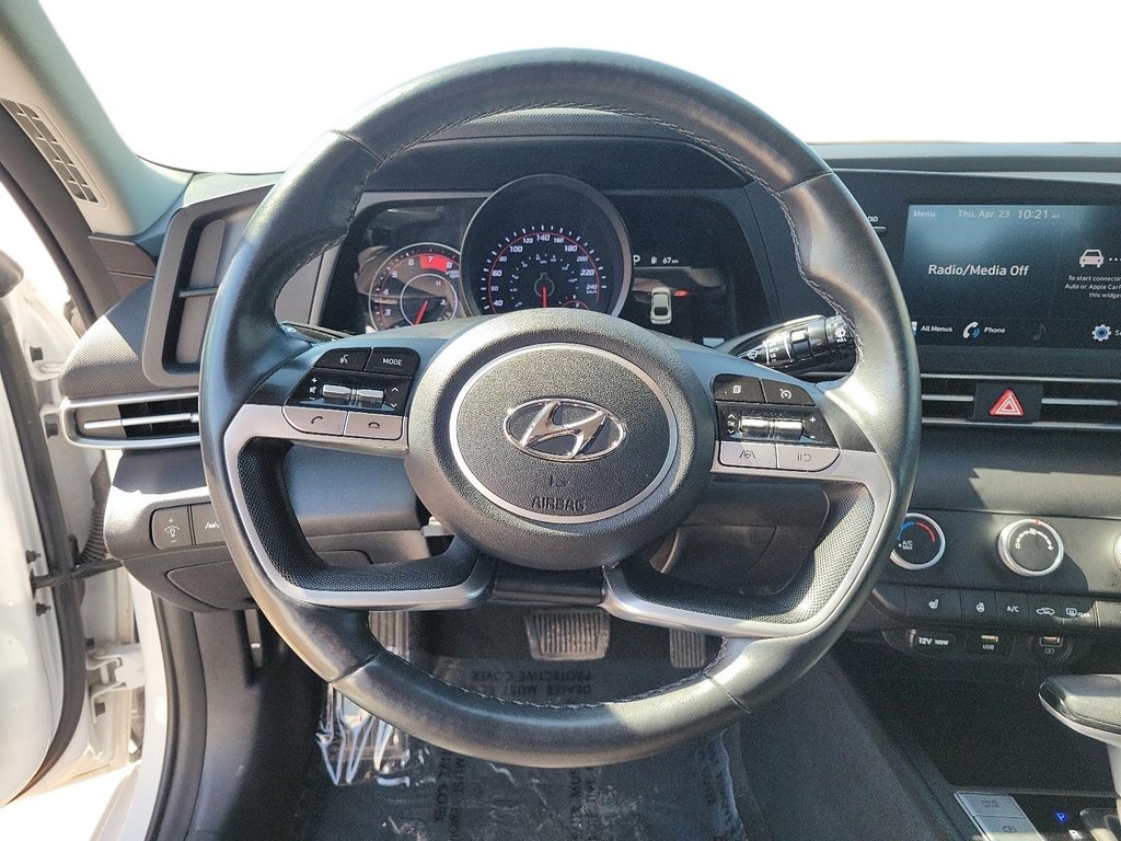 2023 Hyundai Elantra Sedan Preferred IVT in Stratford, Ontario - 11 - w1024h768px