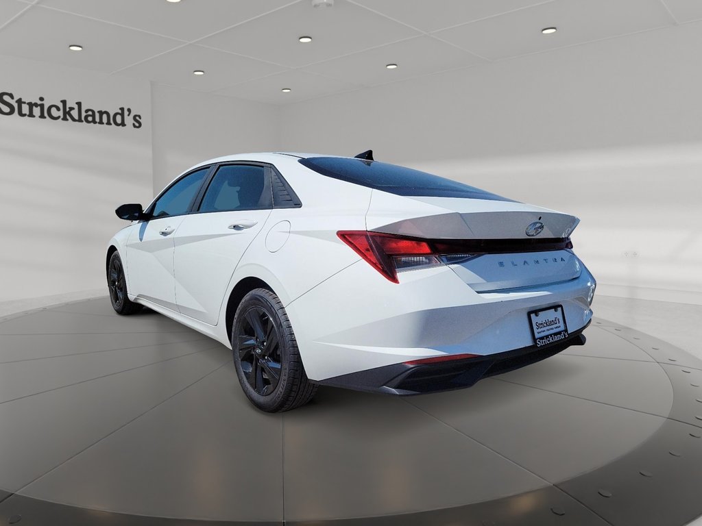 2023 Hyundai Elantra Sedan Preferred IVT in Stratford, Ontario - 4 - w1024h768px
