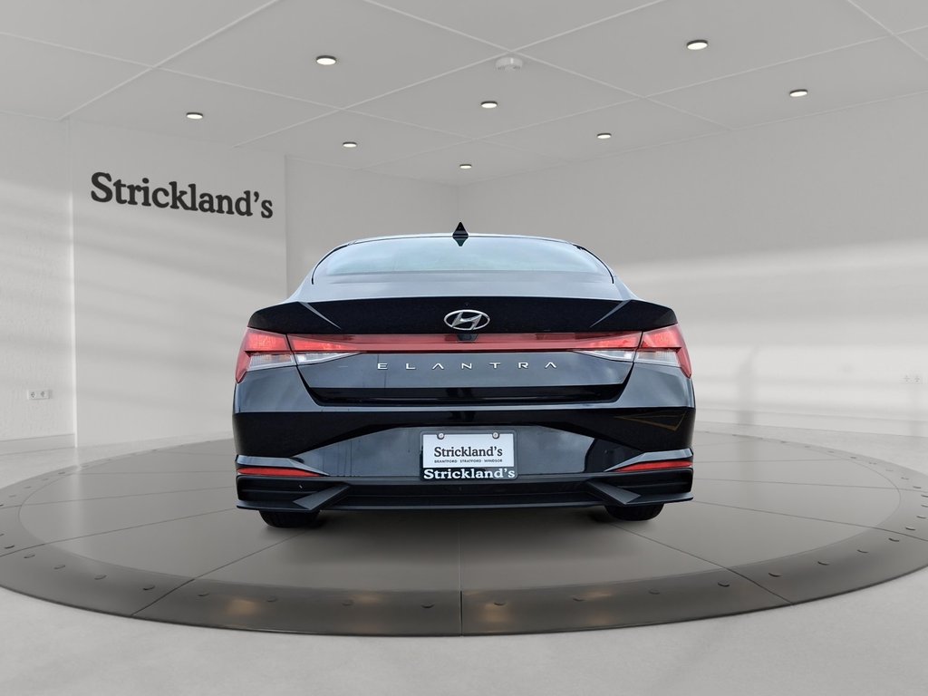 2023 Hyundai Elantra Sedan Preferred IVT in Stratford, Ontario - 3 - w1024h768px