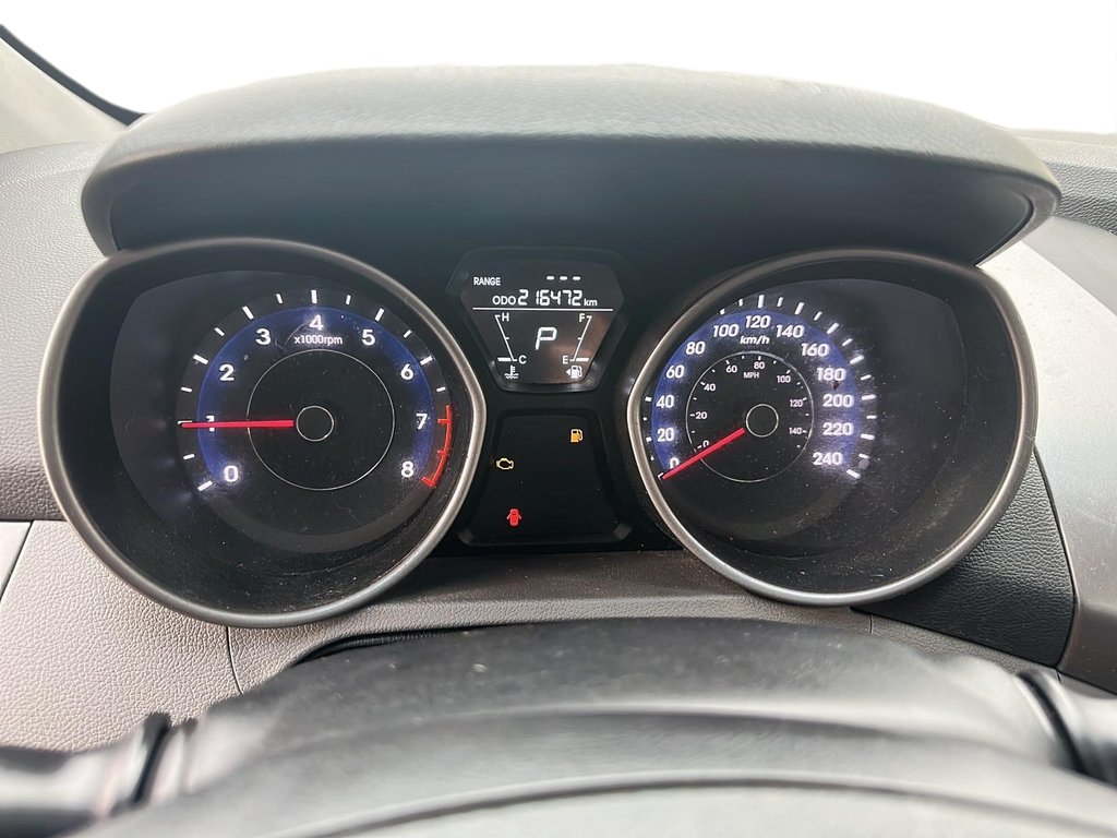 2013 Hyundai Elantra L at in Stratford, Ontario - 11 - w1024h768px