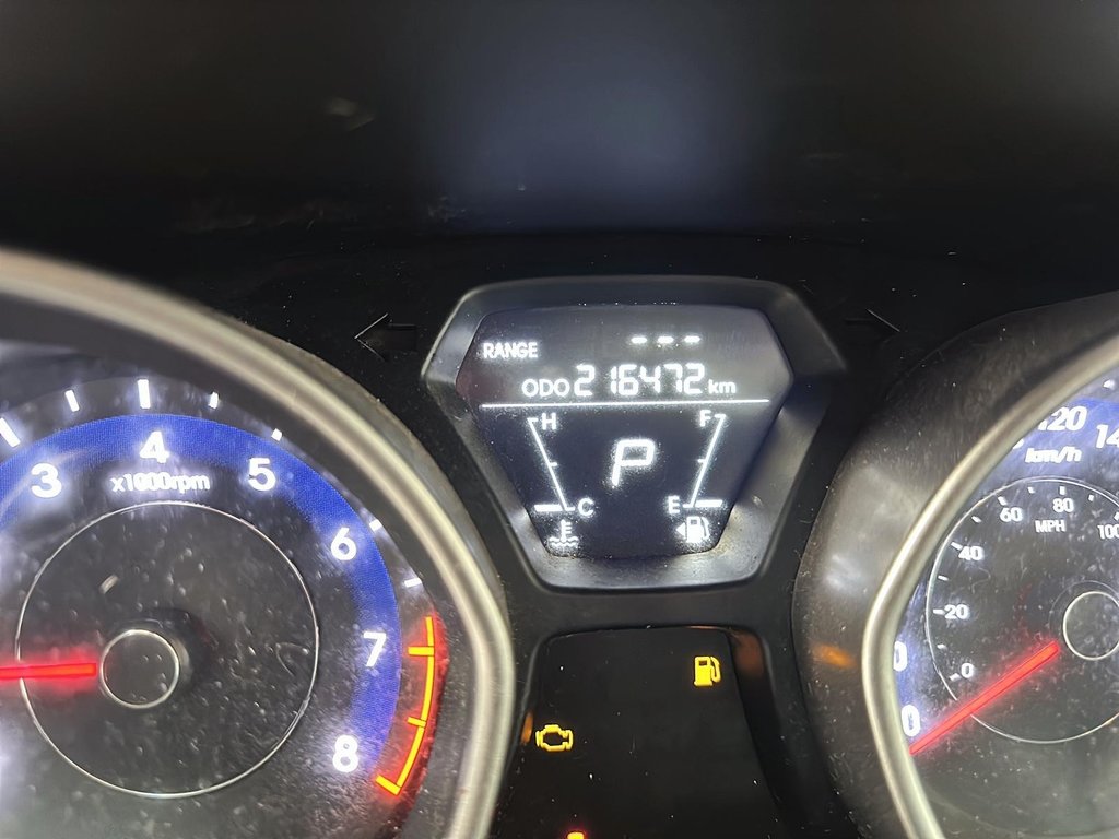 2013 Hyundai Elantra L at in Stratford, Ontario - 10 - w1024h768px