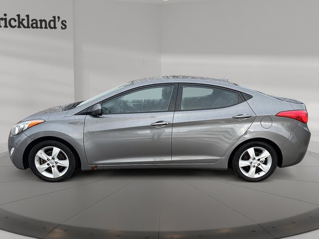 2013 Hyundai Elantra L at in Stratford, Ontario - 5 - w1024h768px