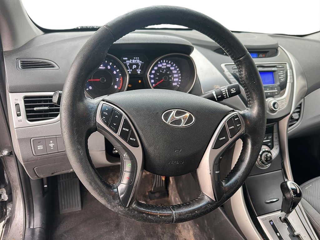2013 Hyundai Elantra L at in Stratford, Ontario - 9 - w1024h768px