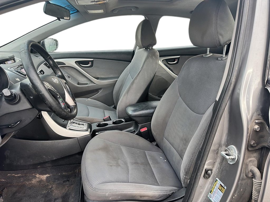 2013 Hyundai Elantra L at in Stratford, Ontario - 7 - w1024h768px