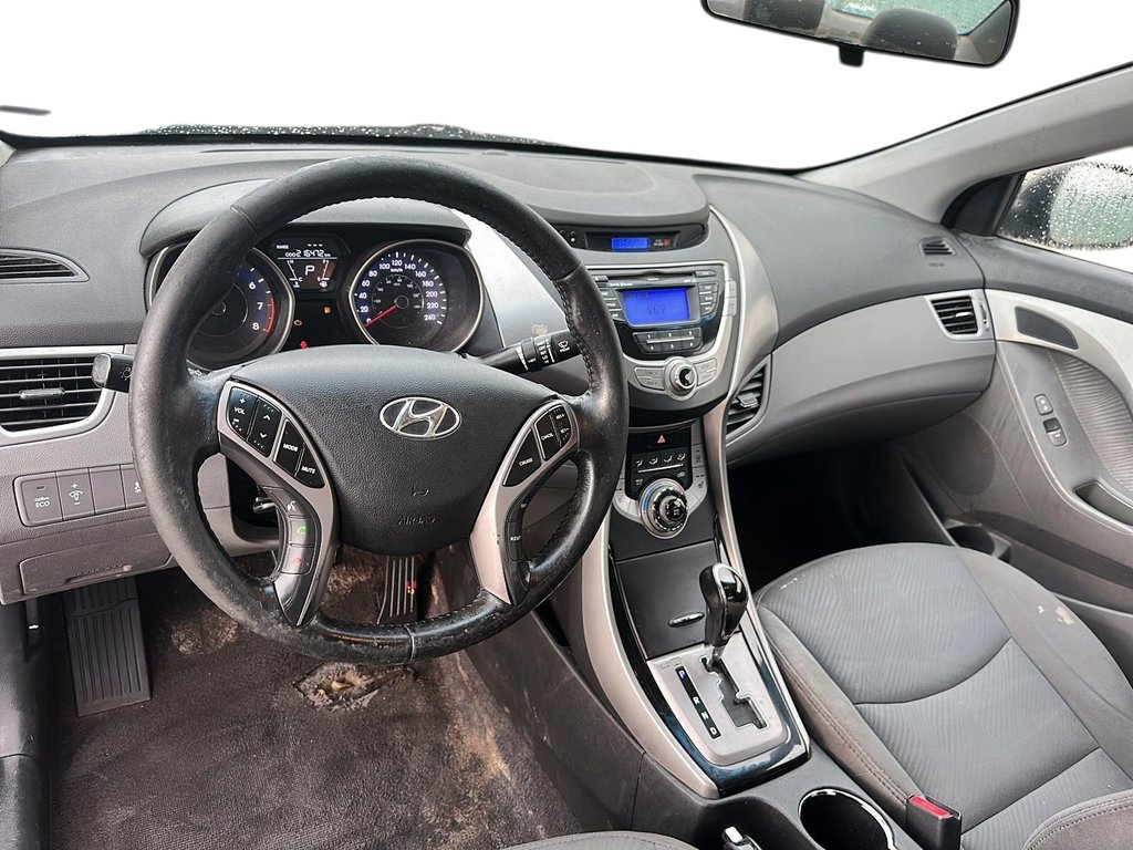 2013 Hyundai Elantra L at in Stratford, Ontario - 8 - w1024h768px