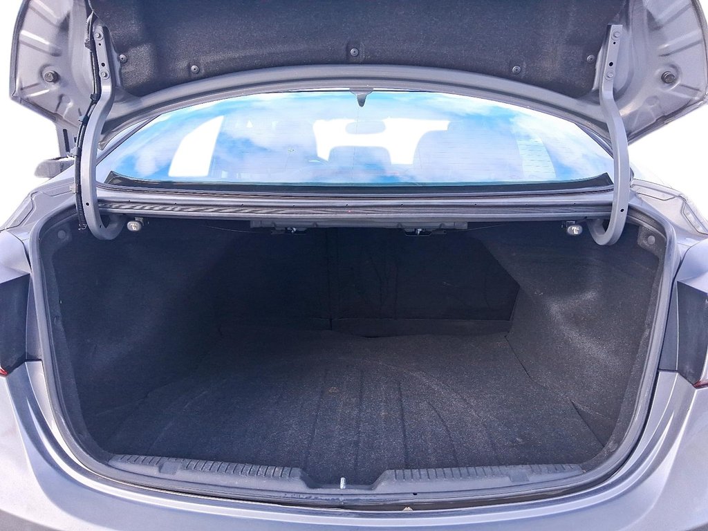 2013 Hyundai Elantra GLS at in Stratford, Ontario - 6 - w1024h768px