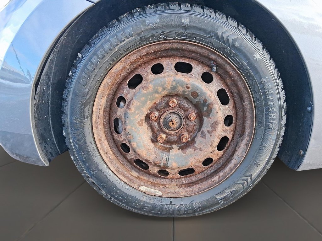 2013 Hyundai Elantra GLS at in Stratford, Ontario - 7 - w1024h768px