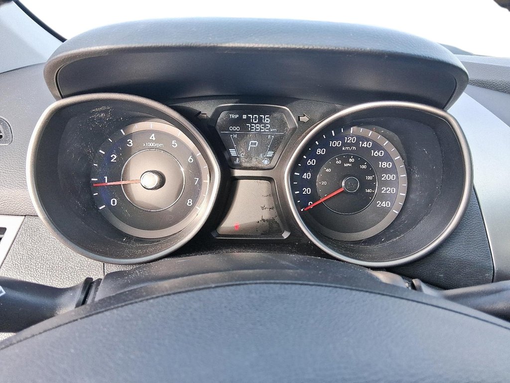 2013 Hyundai Elantra GLS at in Stratford, Ontario - 14 - w1024h768px