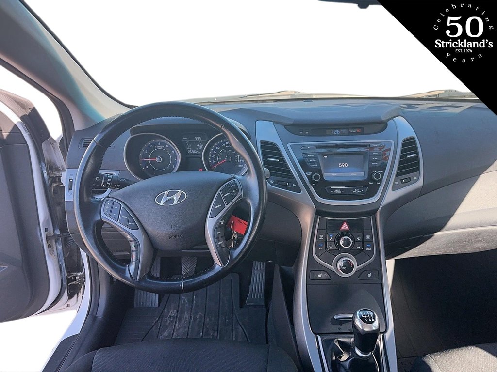 2015  Elantra GL 6sp in Stratford, Ontario - 8 - w1024h768px