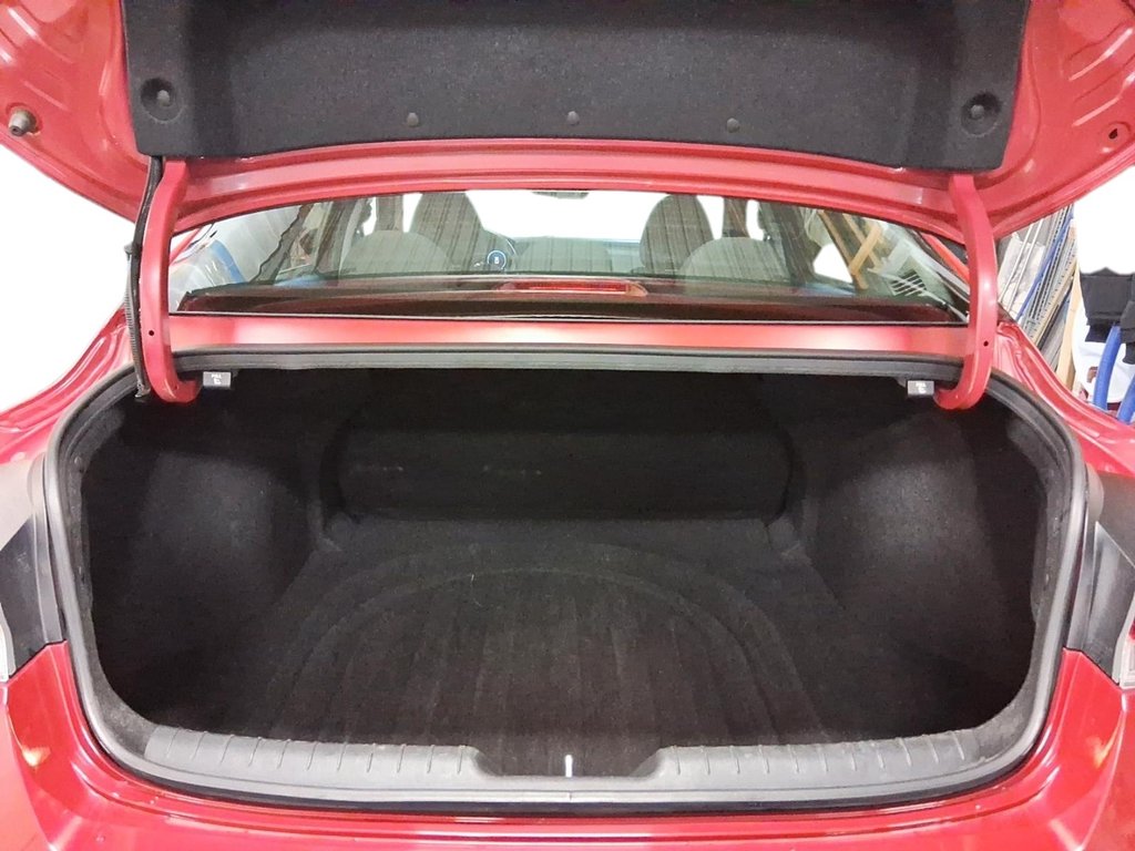 2024 Hyundai Elantra Preferred IVT w/Tech Pkg in Stratford, Ontario - 6 - w1024h768px