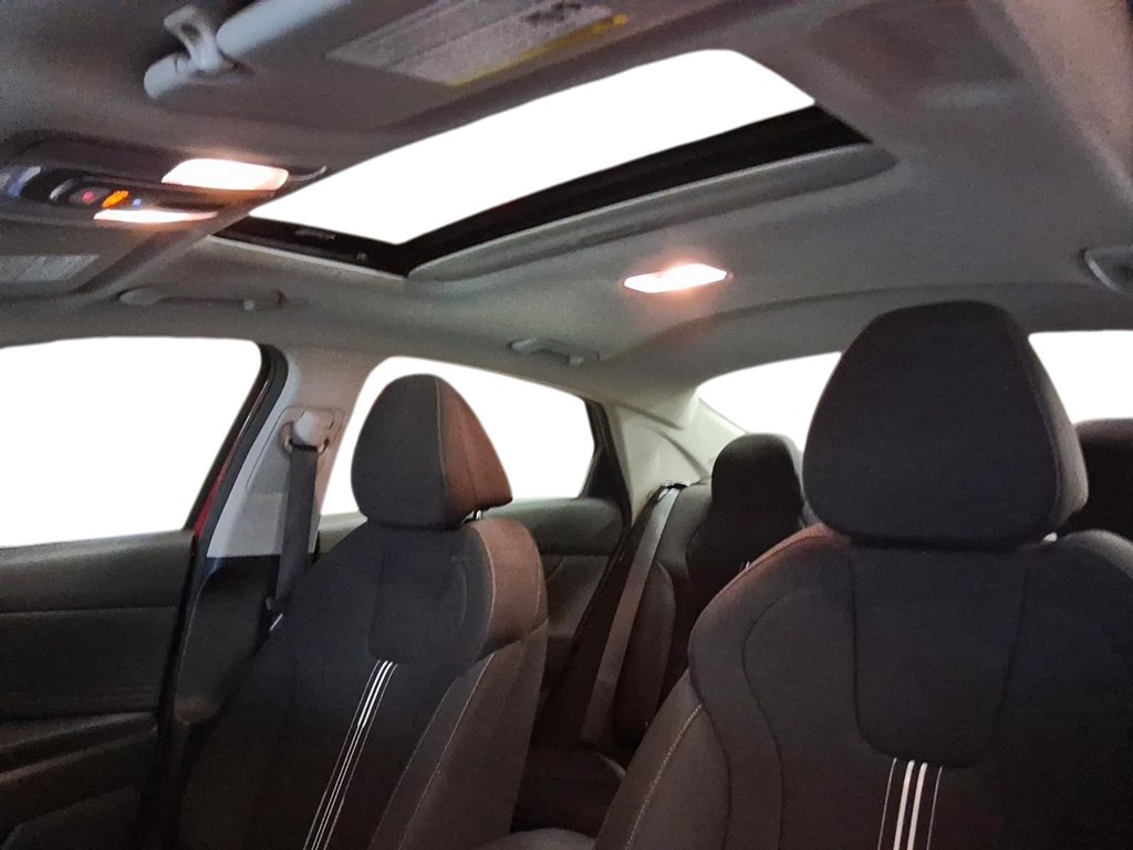 2024 Hyundai Elantra Preferred IVT w/Tech Pkg in Stratford, Ontario - 17 - w1024h768px