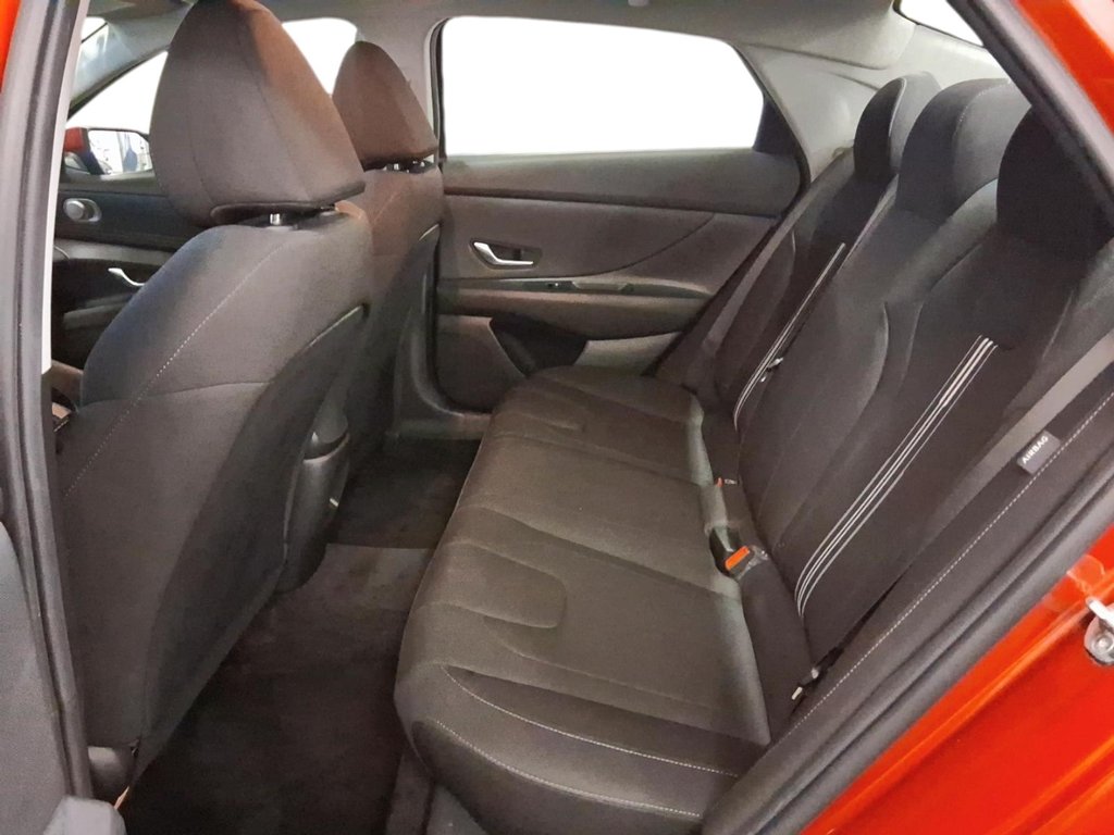 2024 Hyundai Elantra Preferred IVT w/Tech Pkg in Stratford, Ontario - 9 - w1024h768px
