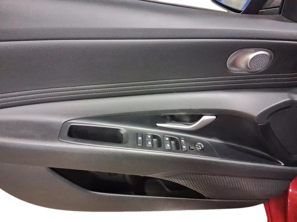 2024 Hyundai Elantra Preferred IVT w/Tech Pkg in Stratford, Ontario - 11 - w1024h768px