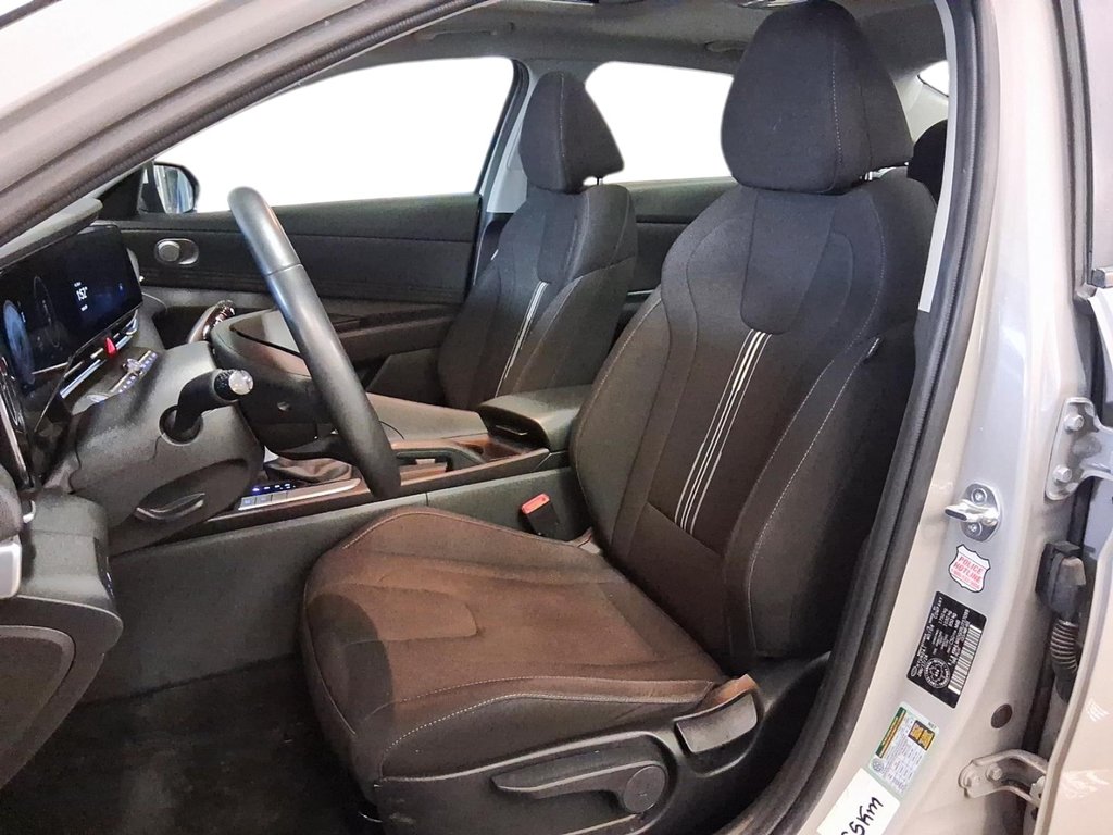 2024 Hyundai Elantra Preferred IVT w/Tech Pkg in Stratford, Ontario - 8 - w1024h768px