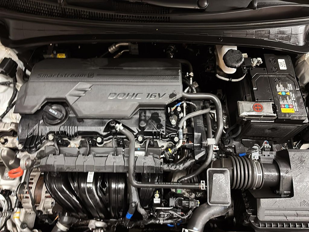 2024 Hyundai Elantra Preferred IVT w/Tech Pkg in Stratford, Ontario - 8 - w1024h768px