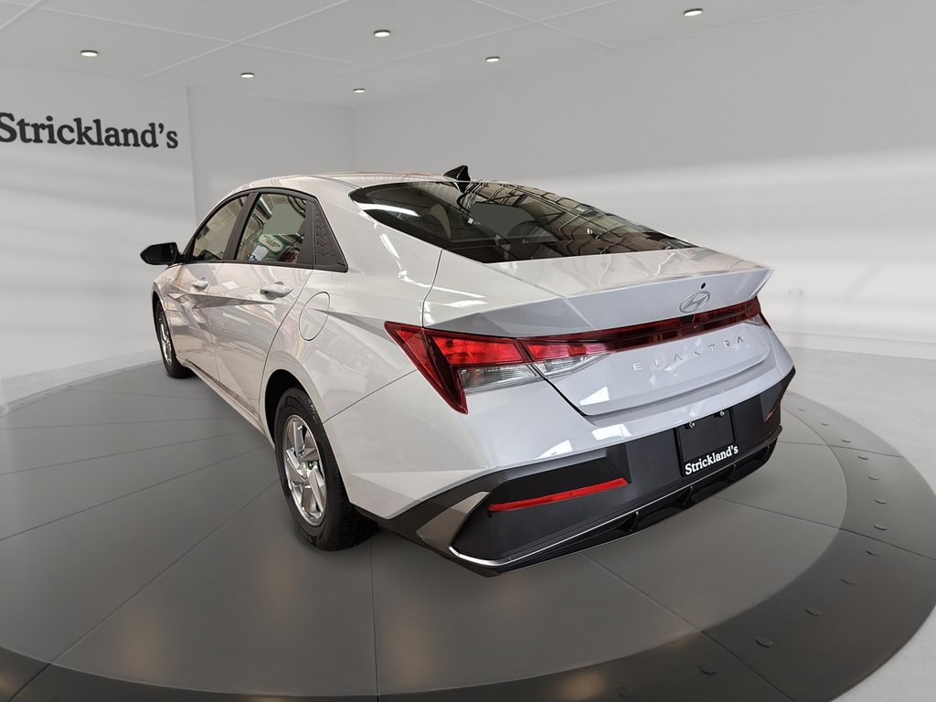 2024 Hyundai Elantra Essential IVT in Stratford, Ontario - 4 - w1024h768px
