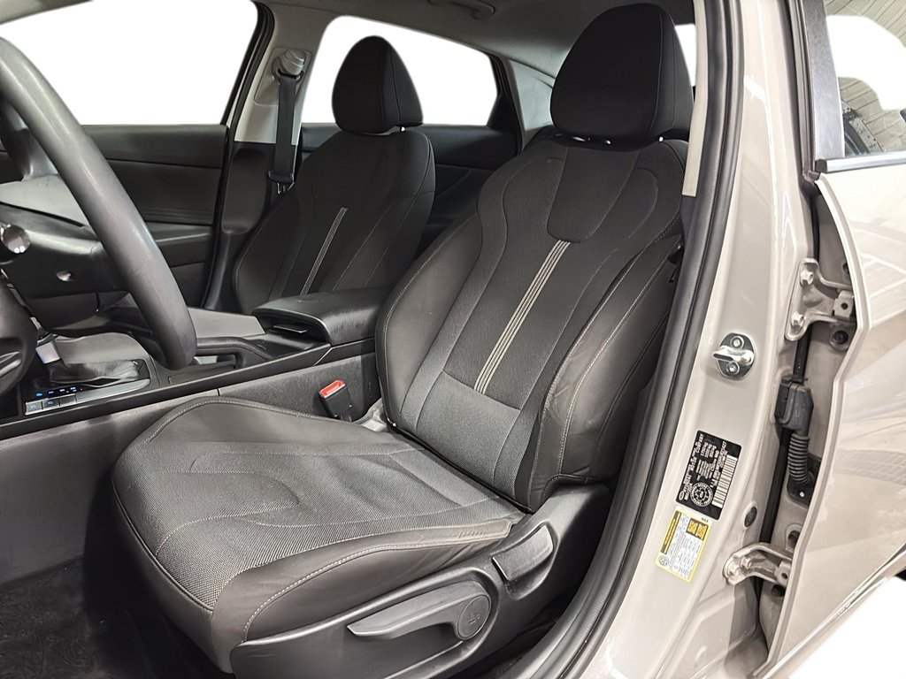 2024 Hyundai Elantra Essential IVT in Stratford, Ontario - 8 - w1024h768px