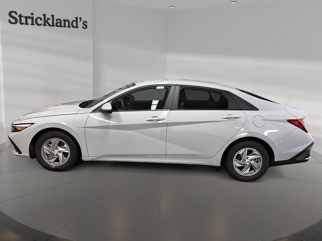 2024 Hyundai Elantra Essential IVT in Stratford, Ontario - 5 - w1024h768px