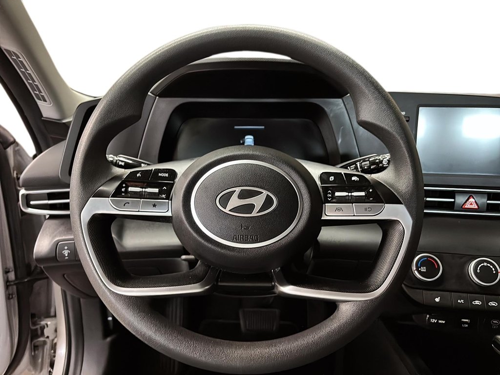 2024 Hyundai Elantra Essential IVT in Stratford, Ontario - 11 - w1024h768px