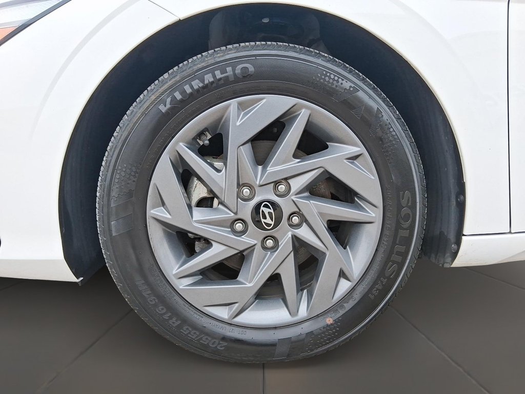 2025 Hyundai Elantra Preferred IVT in Stratford, Ontario - 7 - w1024h768px