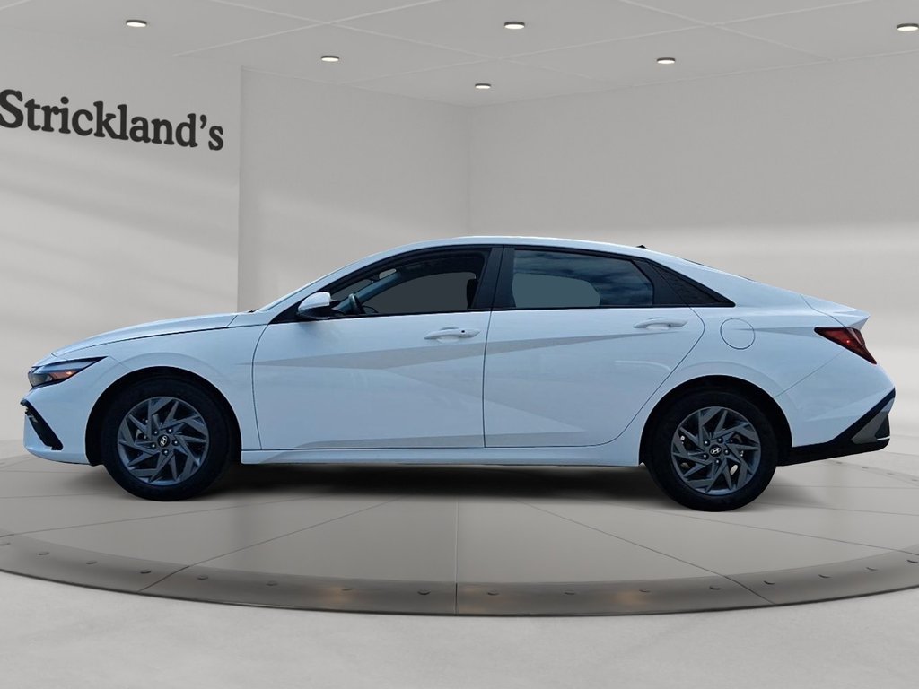2025 Hyundai Elantra Preferred IVT in Stratford, Ontario - 5 - w1024h768px
