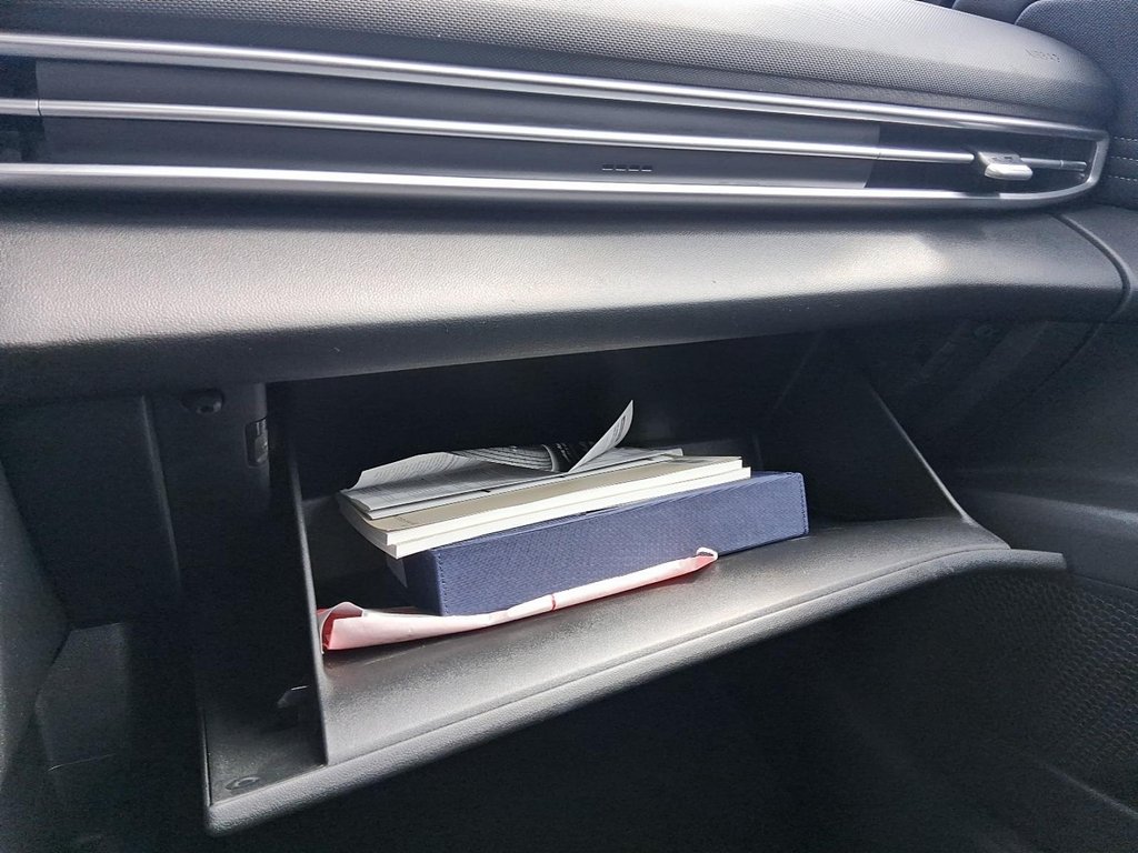 2025 Hyundai Elantra Preferred IVT in Stratford, Ontario - 16 - w1024h768px