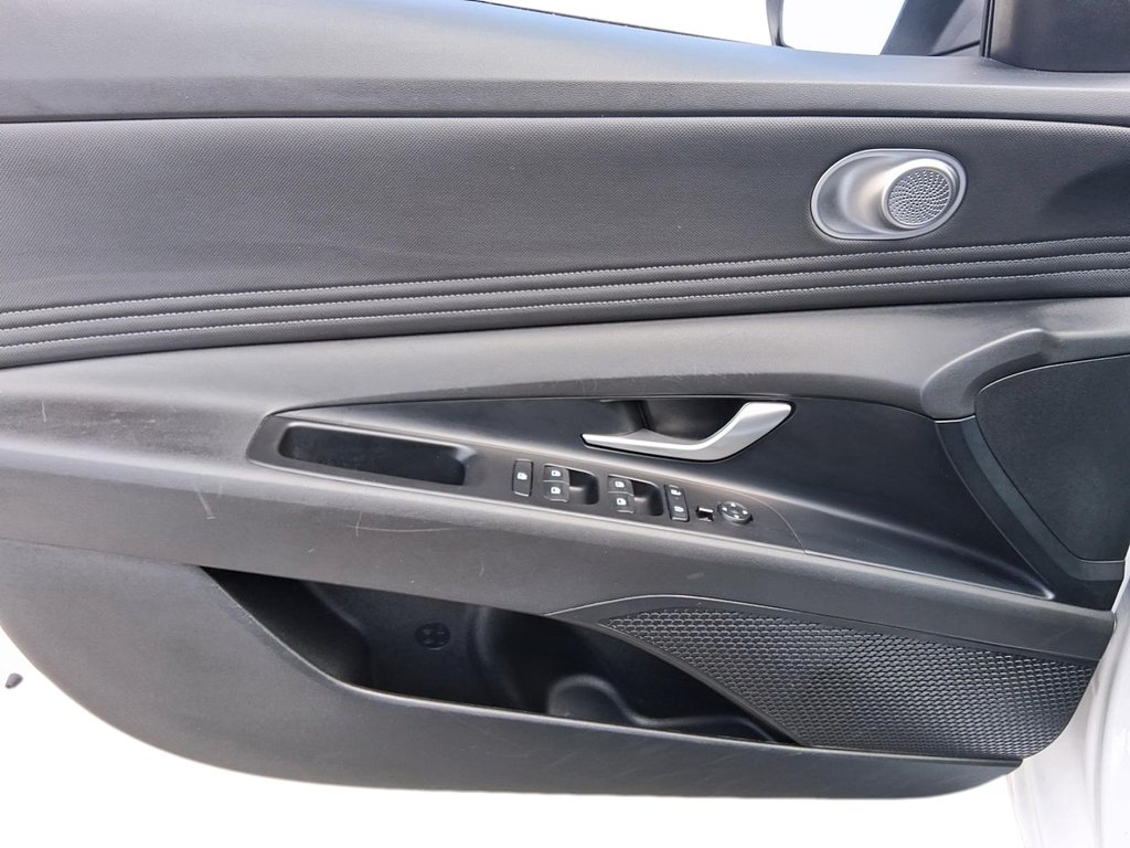 2025 Hyundai Elantra Preferred IVT in Stratford, Ontario - 11 - w1024h768px