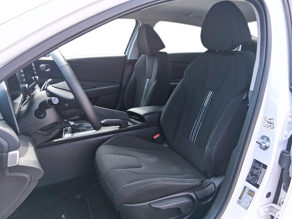 2025 Hyundai Elantra Preferred IVT in Stratford, Ontario - 8 - w1024h768px
